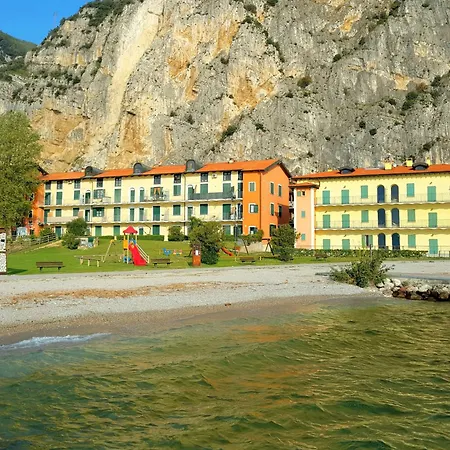 Campione - Garda Wind 2 Bedrooms Lägenhet *